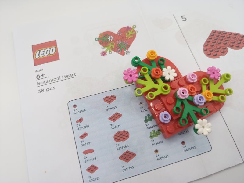 LEGO® Botanical Heart, Make and Take