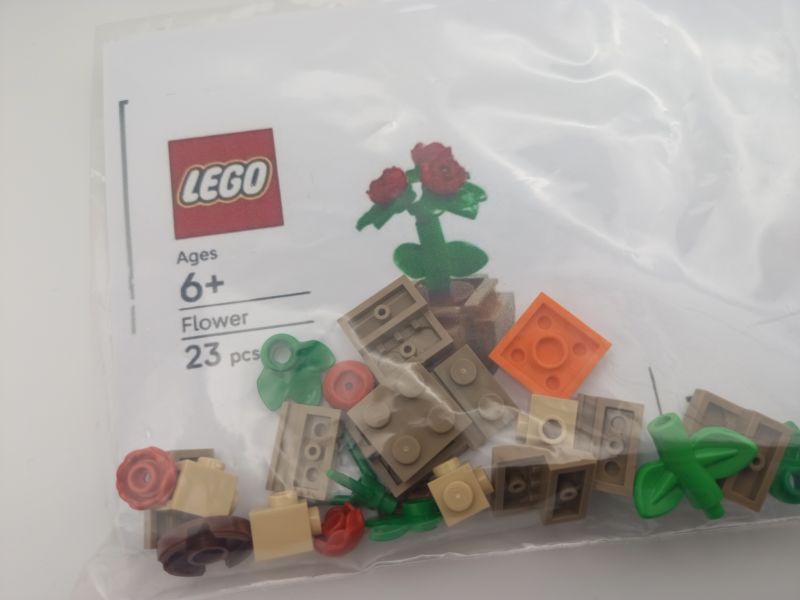 LEGO® Micro Potted Roses Flower, Make and Take