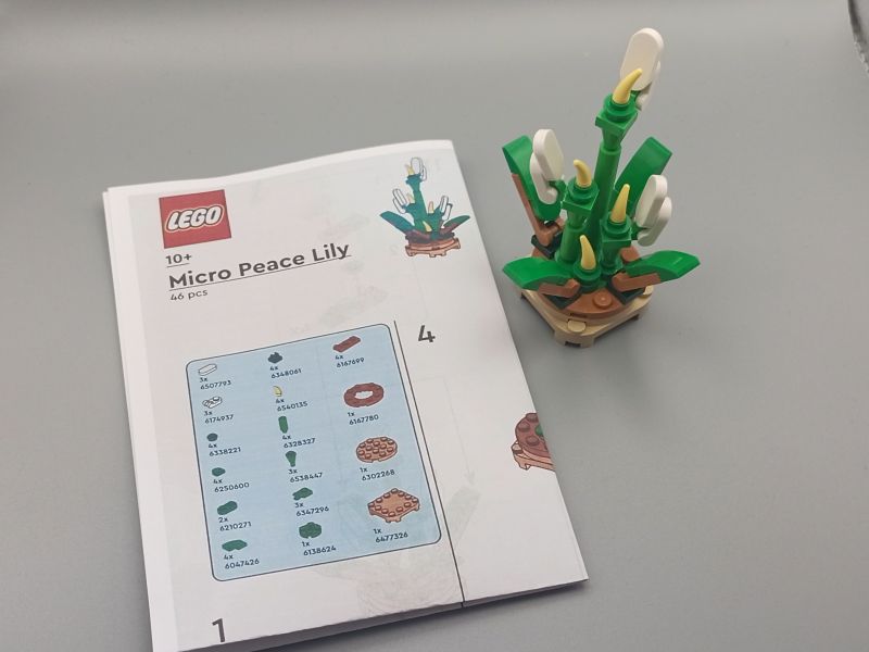 LEGO® Micro Peace Lily, Make and Take