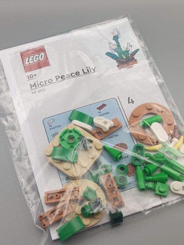 LEGO® Micro Peace Lily, Make and Take
