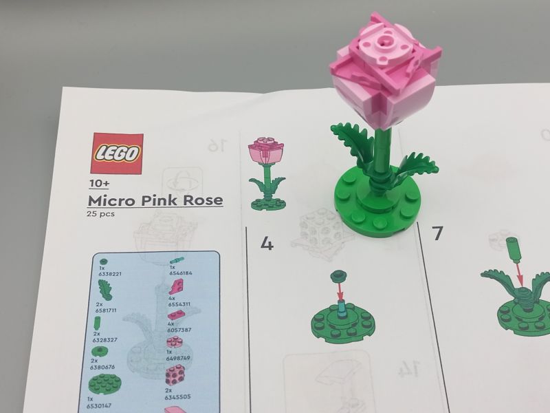 LEGO® Micro Pink Rose, Make and Take